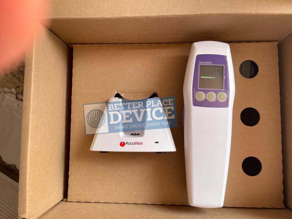 New AccuVein AV500 Vein Finder with stands